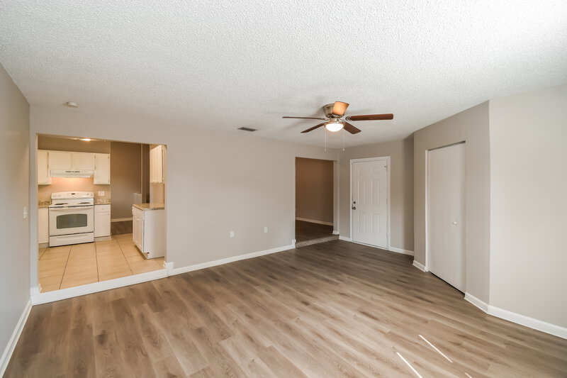 1,940/Mo, 8760 Kersey Dr Jacksonville, FL 32216 Family Room View 2