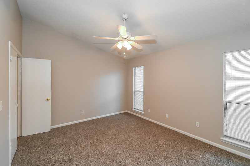 1,940/Mo, 8760 Kersey Dr Jacksonville, FL 32216 Main Bedroom View 2