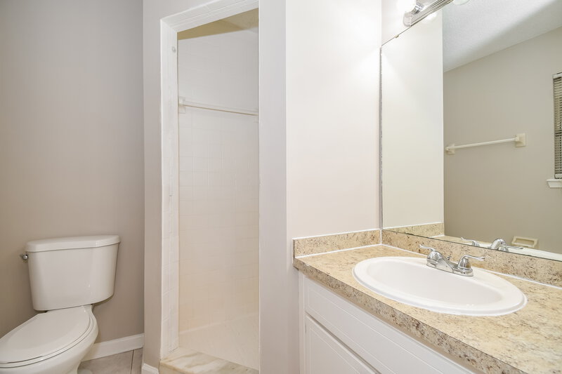 1,940/Mo, 8760 Kersey Dr Jacksonville, FL 32216 Main Bathroom View