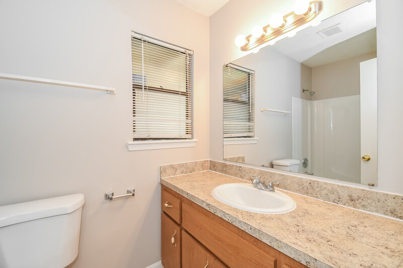 1,940/Mo, 8760 Kersey Dr Jacksonville, FL 32216 Bathroom View