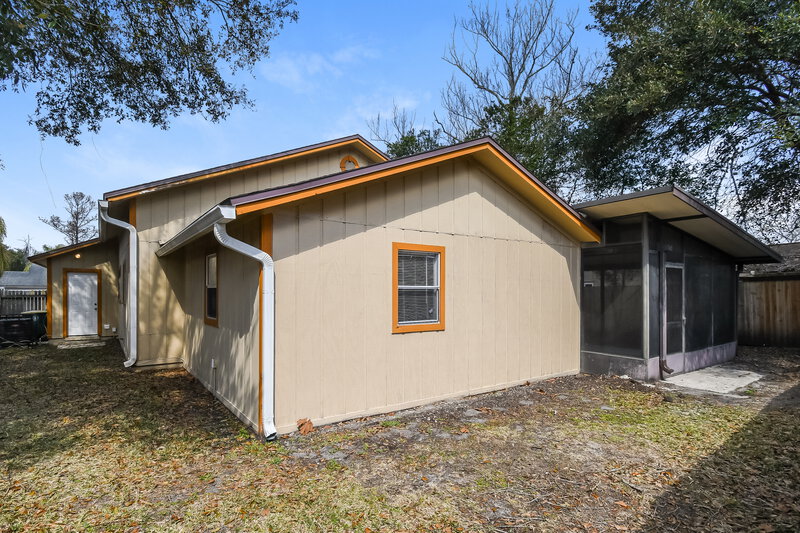 1,940/Mo, 8760 Kersey Dr Jacksonville, FL 32216 Rear View