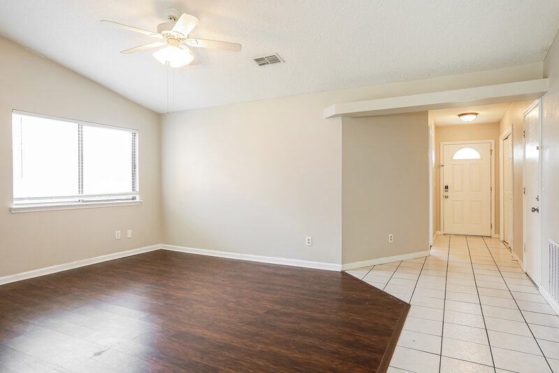 1,595/Mo, 8257 Knotts Landing Dr Jacksonville, FL 32244 Living Room View