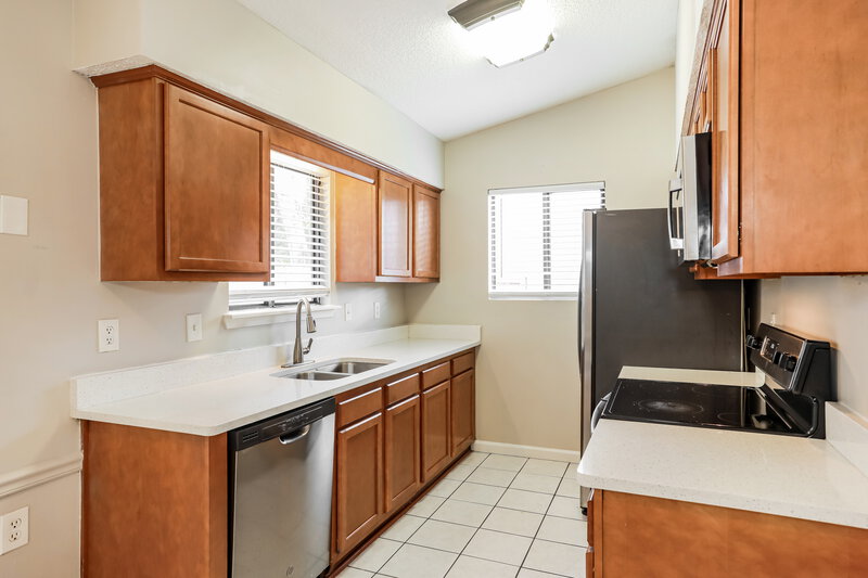 1,595/Mo, 8257 Knotts Landing Dr Jacksonville, FL 32244 Kitchen View