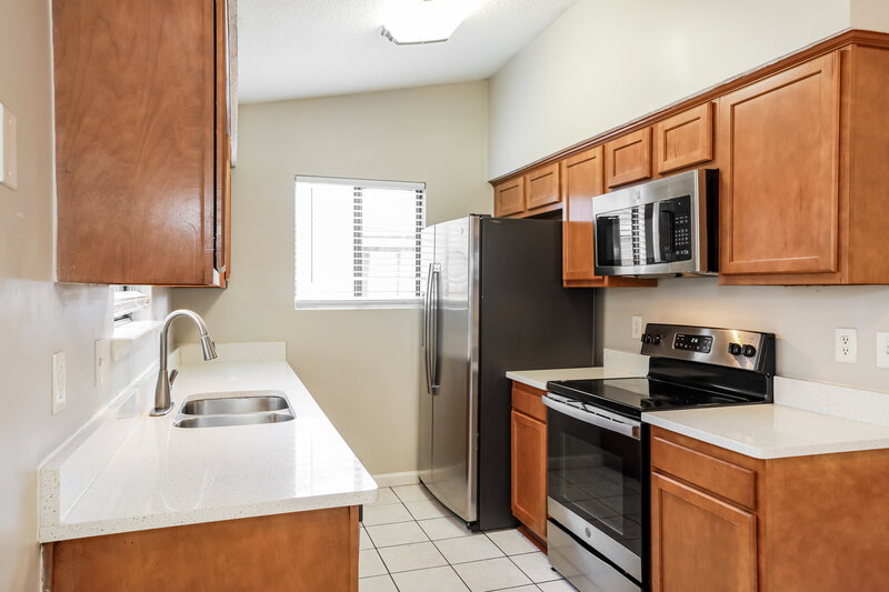 1,595/Mo, 8257 Knotts Landing Dr Jacksonville, FL 32244 Kitchen View 2