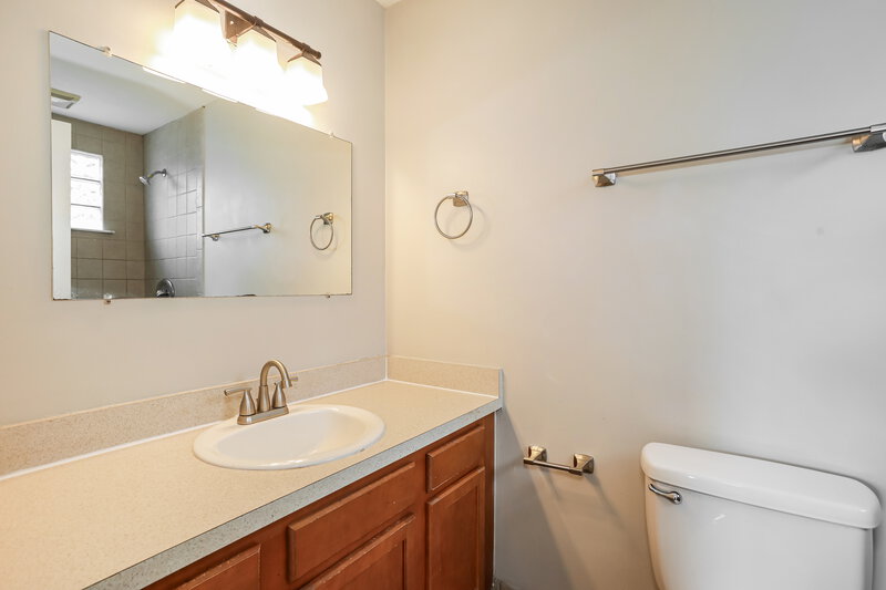 1,595/Mo, 8257 Knotts Landing Dr Jacksonville, FL 32244 Main Bathroom View