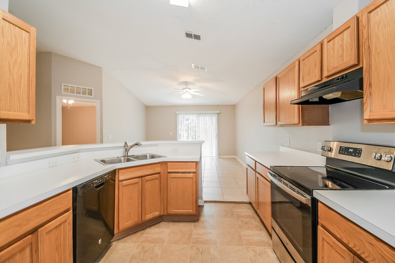 1,780/Mo, 8089 Misty Meadows Ct N Jacksonville, FL 32210 Kitchen View