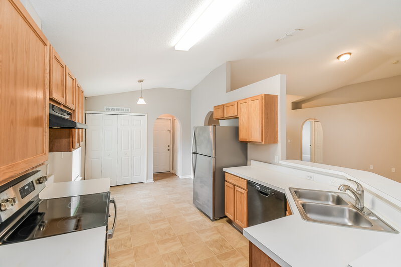 1,780/Mo, 8089 Misty Meadows Ct N Jacksonville, FL 32210 Kitchen View 2