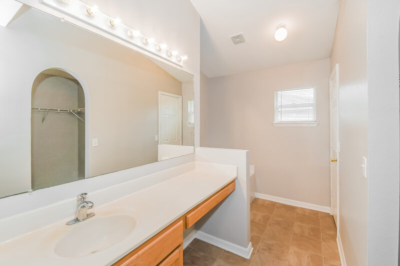 1,780/Mo, 8089 Misty Meadows Ct N Jacksonville, FL 32210 Main Bathroom View