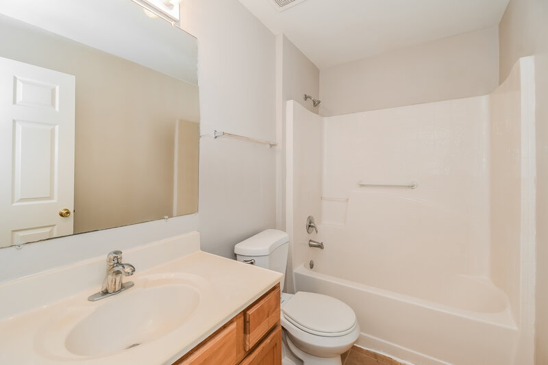 1,780/Mo, 8089 Misty Meadows Ct N Jacksonville, FL 32210 Bathroom View