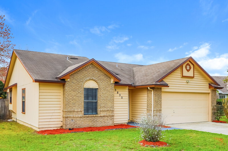 1,705/Mo, 3830 Winter Berry RD E Jacksonville, FL 32210 Front View 2