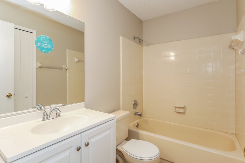 1,705/Mo, 3830 Winter Berry RD E Jacksonville, FL 32210 Bathroom View