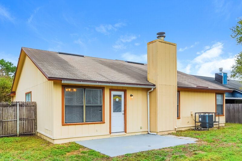 1,705/Mo, 3830 Winter Berry RD E Jacksonville, FL 32210 Rear View