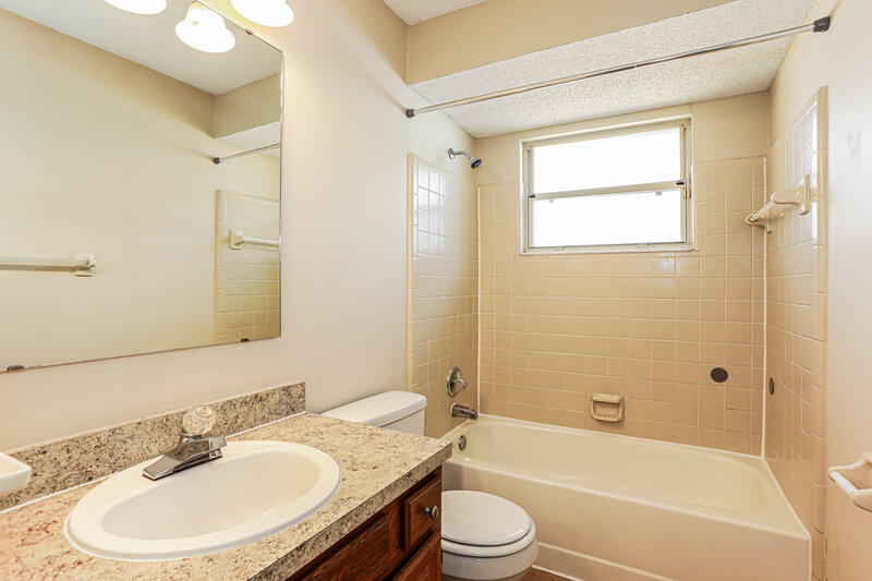 1,895/Mo, 8323 Cross Timbers Drive W Jacksonville, FL 32244 Bathroom View