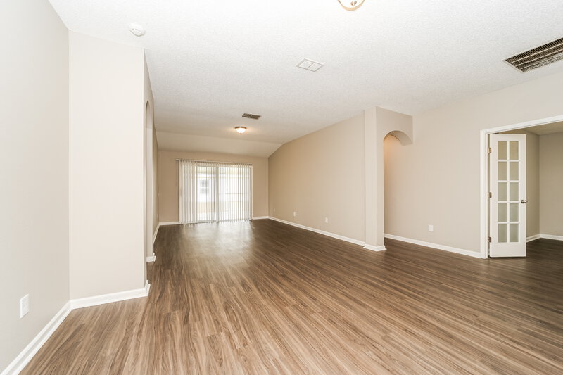 0/Mo, 11576 Kings Ridge Ct.N Jacksonville, FL 32218 Living Room View