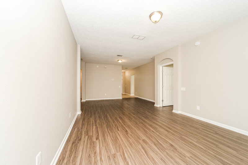 0/Mo, 11576 Kings Ridge Ct.N Jacksonville, FL 32218 Living Room View 2