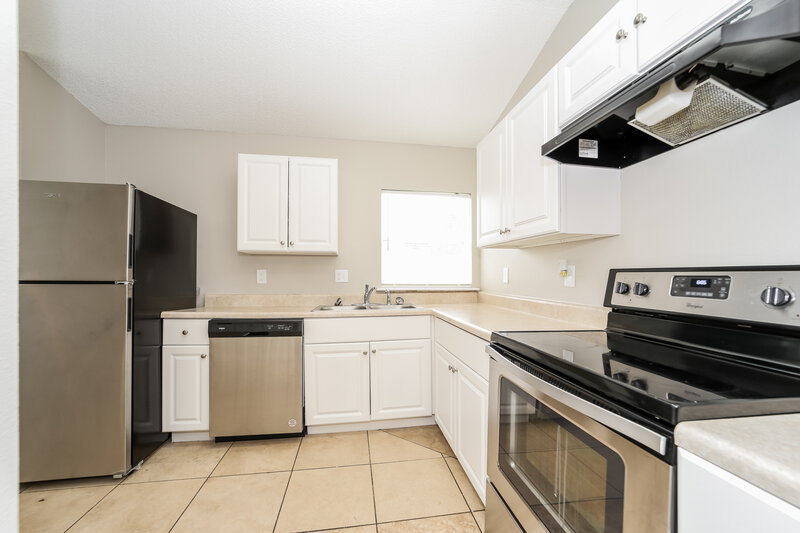 0/Mo, 11576 Kings Ridge Ct.N Jacksonville, FL 32218 Kitchen View