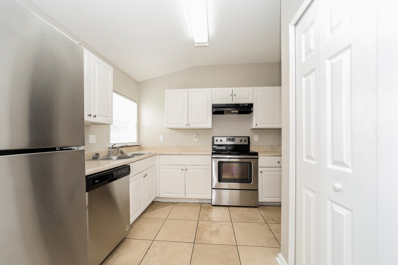 0/Mo, 11576 Kings Ridge Ct.N Jacksonville, FL 32218 Kitchen View 2