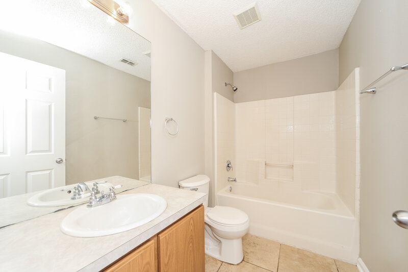 0/Mo, 11576 Kings Ridge Ct.N Jacksonville, FL 32218 Bathroom View