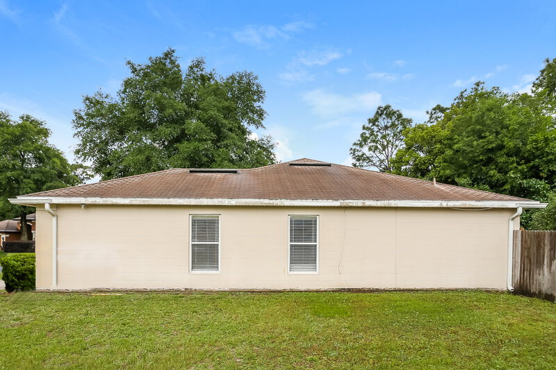 0/Mo, 11576 Kings Ridge Ct.N Jacksonville, FL 32218 Side View