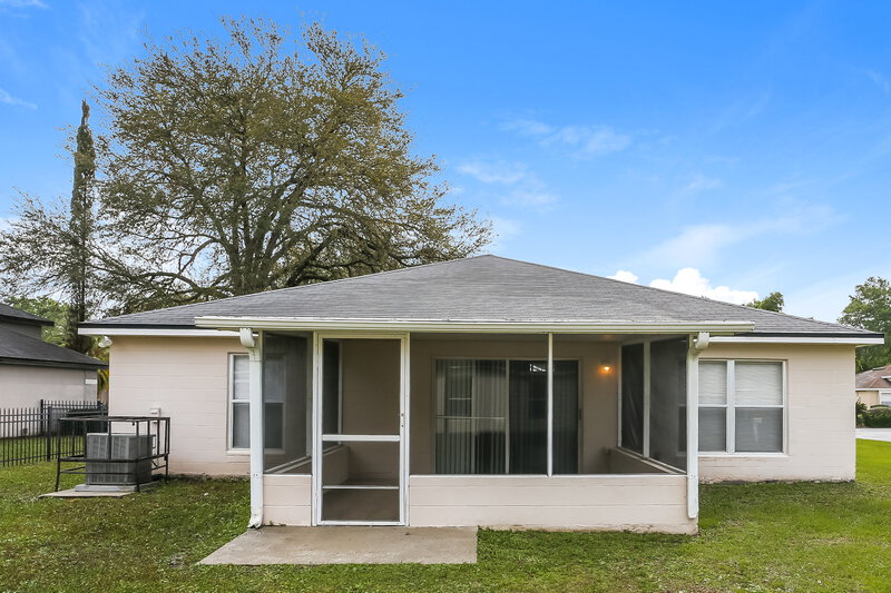 0/Mo, 11576 Kings Ridge Ct.N Jacksonville, FL 32218 Rear View