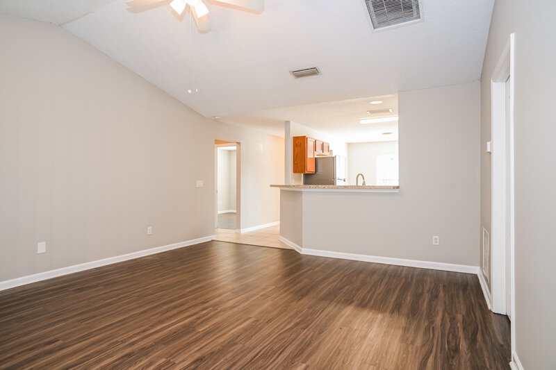 1,695/Mo, 9968 Rose Creek Ct Jacksonville, FL 32219 Living Room View 3