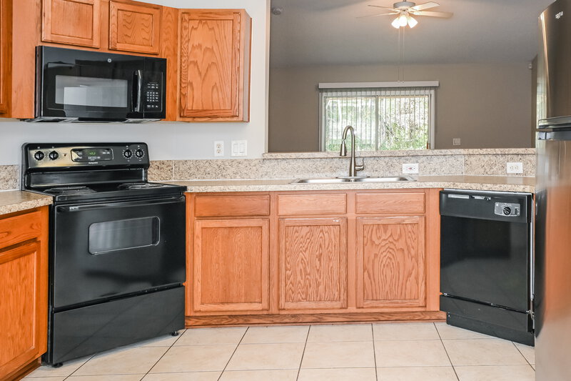 1,695/Mo, 9968 Rose Creek Ct Jacksonville, FL 32219 Kitchen View 2