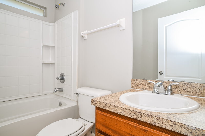 1,695/Mo, 9968 Rose Creek Ct Jacksonville, FL 32219 Bathroom View