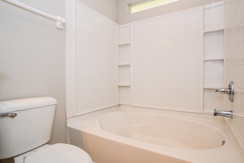 1,695/Mo, 9968 Rose Creek Ct Jacksonville, FL 32219 Bathroom View 2