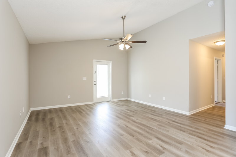 0/Mo, 9362 ARBOR GLEN LN Jacksonville, FL 32208 Living Room View