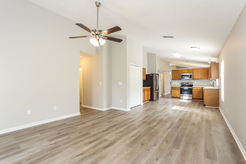 0/Mo, 9362 ARBOR GLEN LN Jacksonville, FL 32208 Living Room View 2