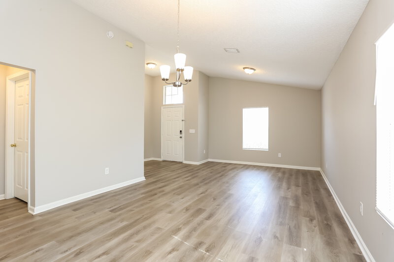 0/Mo, 9362 ARBOR GLEN LN Jacksonville, FL 32208 Dining Room View