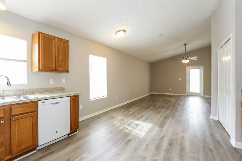 0/Mo, 9362 ARBOR GLEN LN Jacksonville, FL 32208 Kitchen View 2