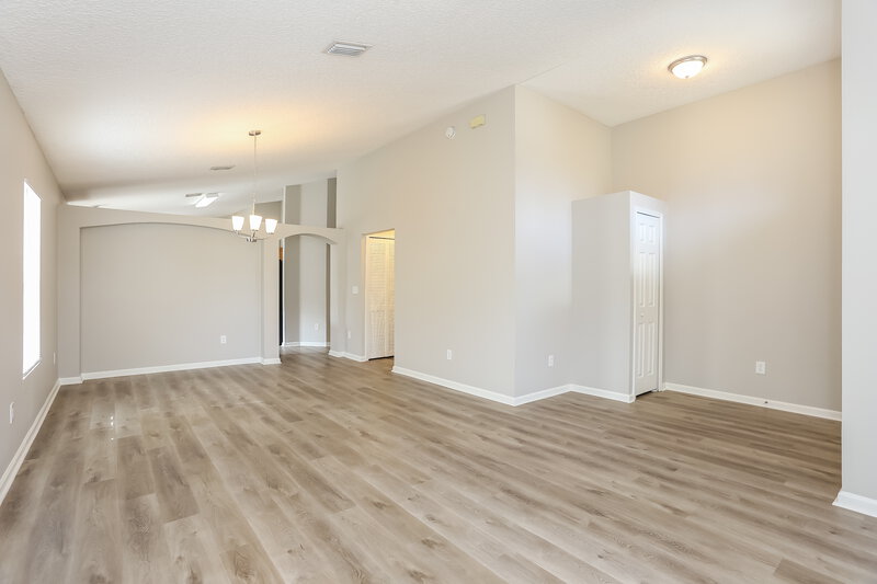 0/Mo, 9362 ARBOR GLEN LN Jacksonville, FL 32208 Family Room View