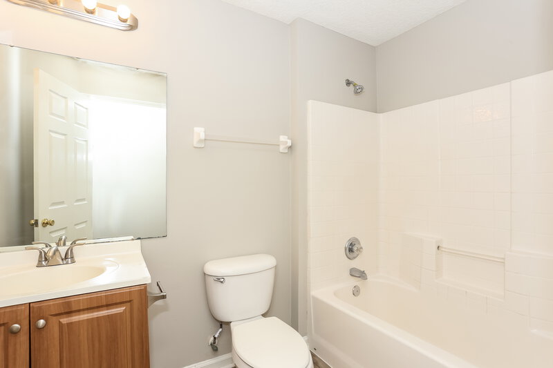 0/Mo, 9362 ARBOR GLEN LN Jacksonville, FL 32208 Bathroom View