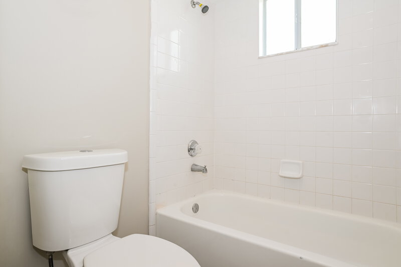 1,695/Mo, 7811 Aquarius Cir S Jacksonville, FL 32216 Main Bathroom View