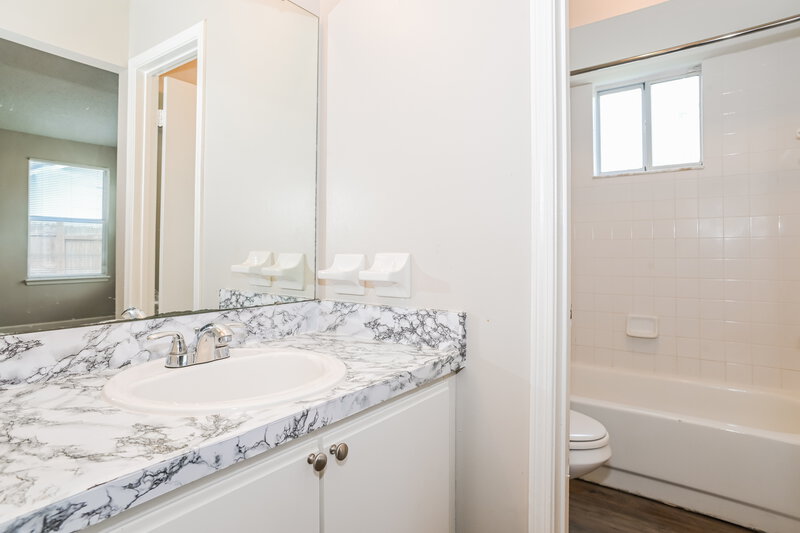 1,695/Mo, 7811 Aquarius Cir S Jacksonville, FL 32216 Main Bathroom View 2