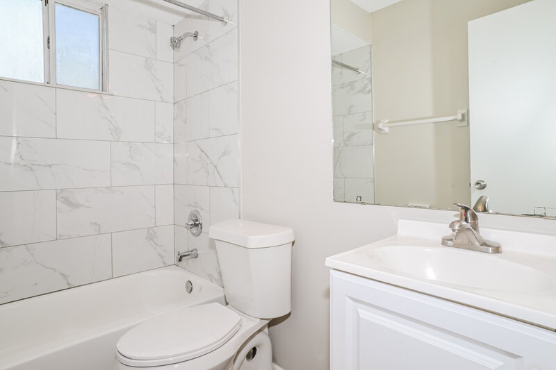 1,695/Mo, 7811 Aquarius Cir S Jacksonville, FL 32216 Bathroom View