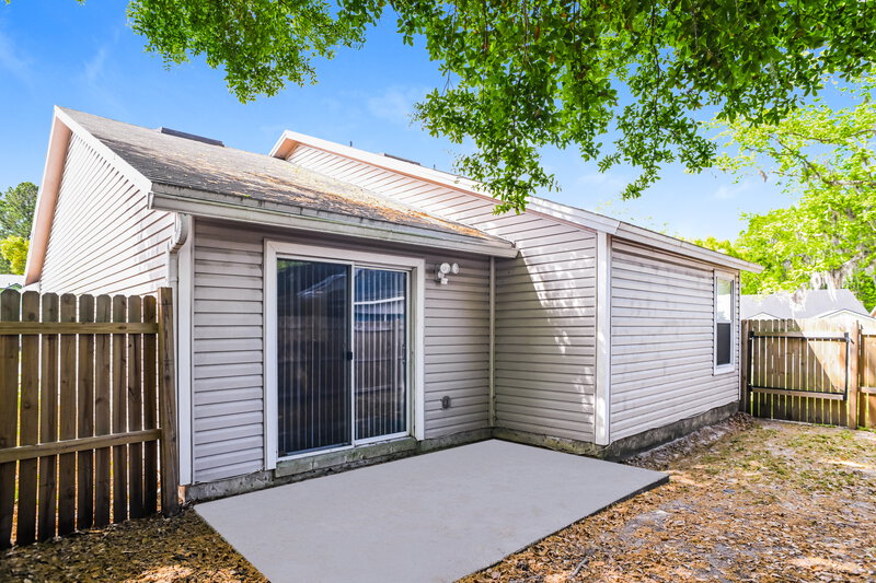 1,695/Mo, 7811 Aquarius Cir S Jacksonville, FL 32216 Rear View