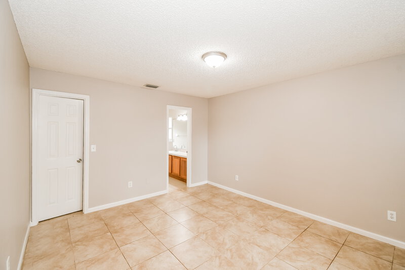 1,690/Mo, 8554 N Star Leaf Rd Jacksonville, FL 32210 Main Bedroom View