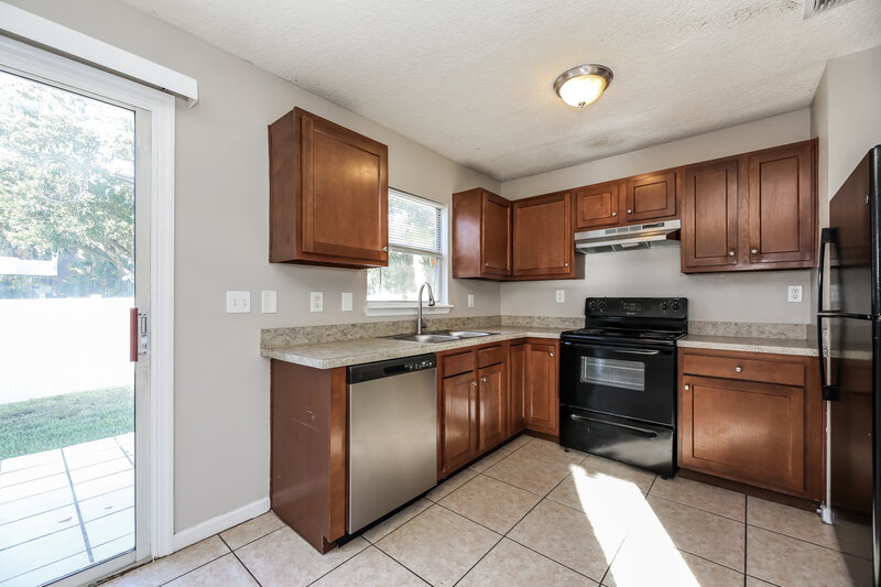 1,675/Mo, 7899 Cherry Blossom Drive N Jacksonville, FL 32216 Kitchen View