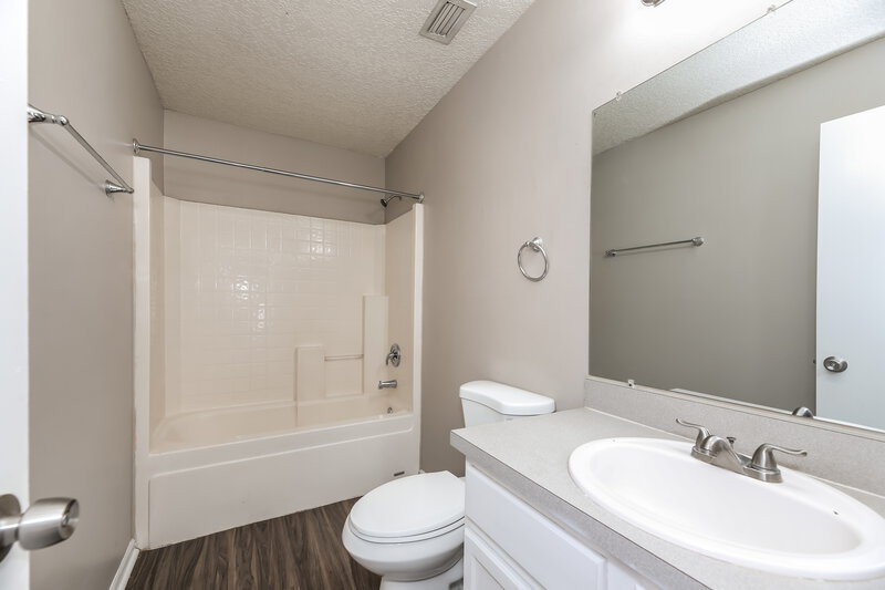 1,675/Mo, 7899 Cherry Blossom Drive N Jacksonville, FL 32216 Main Bathroom View