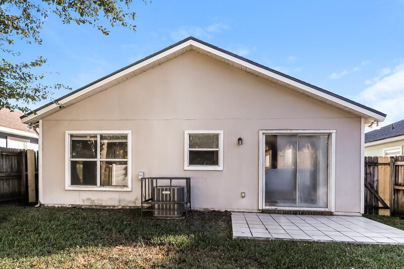 1,675/Mo, 7899 Cherry Blossom Drive N Jacksonville, FL 32216 Rear View
