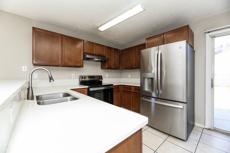 1,890/Mo, 7939 Cherry Blossom Dr S Jacksonville, FL 32216 Kitchen View