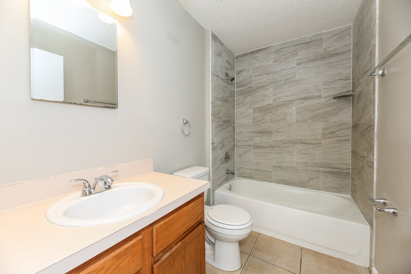 1,890/Mo, 7939 Cherry Blossom Dr S Jacksonville, FL 32216 Bathroom View