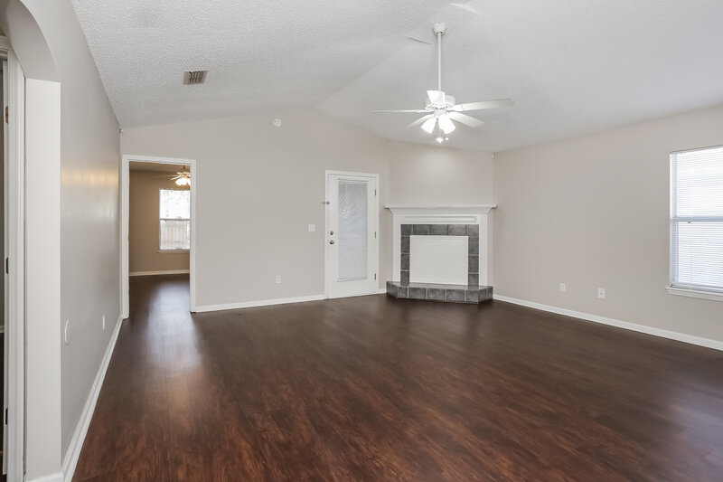 1,690/Mo, 4506 Deer Valley Dr Jacksonville, FL 32210 Living Room View 2