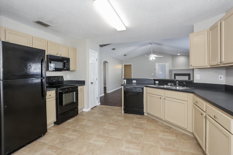 1,690/Mo, 4506 Deer Valley Dr Jacksonville, FL 32210 Kitchen View 2
