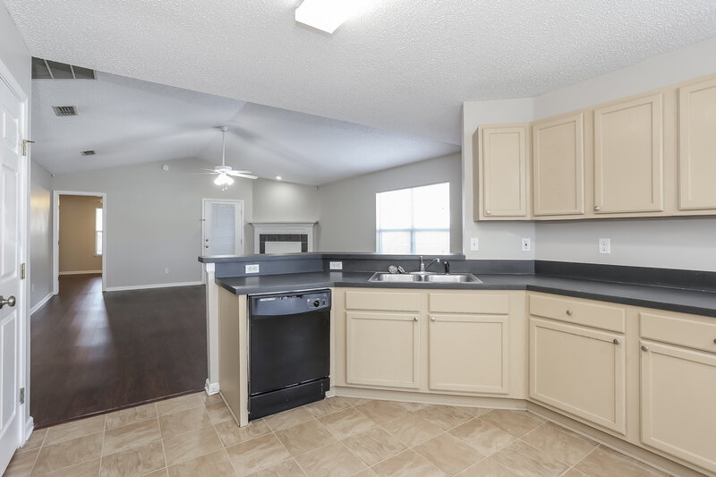 1,690/Mo, 4506 Deer Valley Dr Jacksonville, FL 32210 Kitchen View 3
