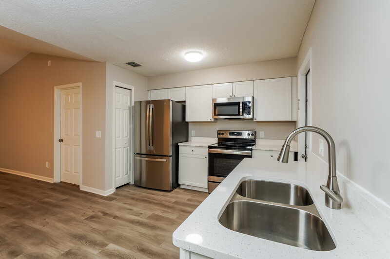 1,790/Mo, 6503 Lacey Ct Jacksonville, FL 32244 Kitchen View
