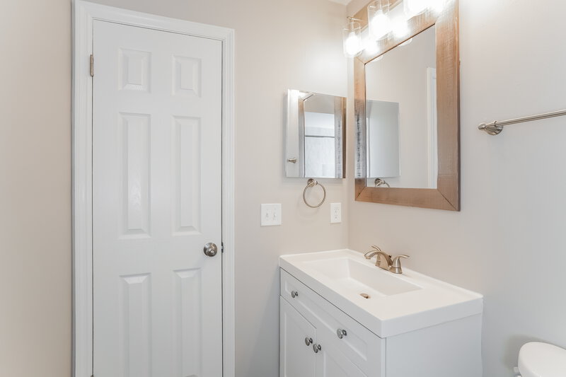 1,790/Mo, 6503 Lacey Ct Jacksonville, FL 32244 Main Bathroom View