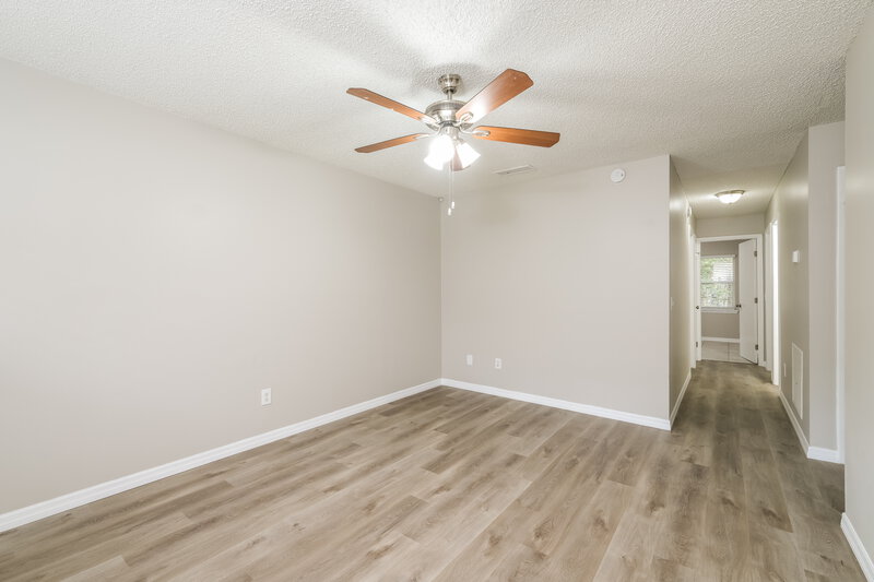 1,795/Mo, 415 S 13th Ter Fernandina Beach, FL 32034 Living Room View